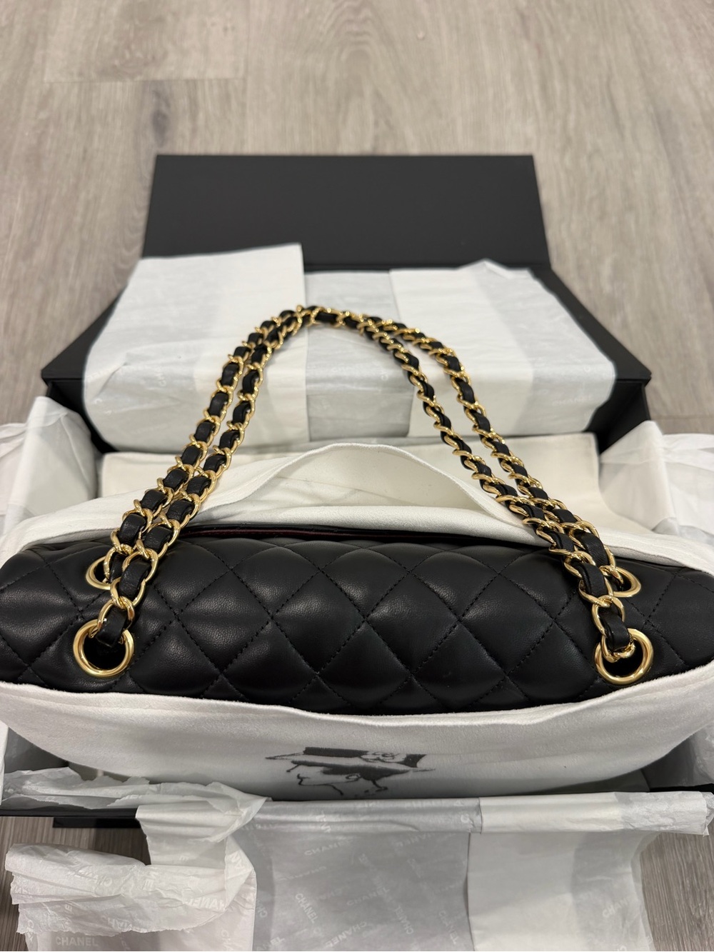 Chanel Classic Quilted Flap lamb skin Bag in Black with Gold Hardware like NEW - Picture 7 of 17